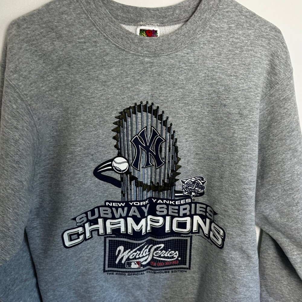 NY Yankees Y2K Subway Series Champions Sweater (M)